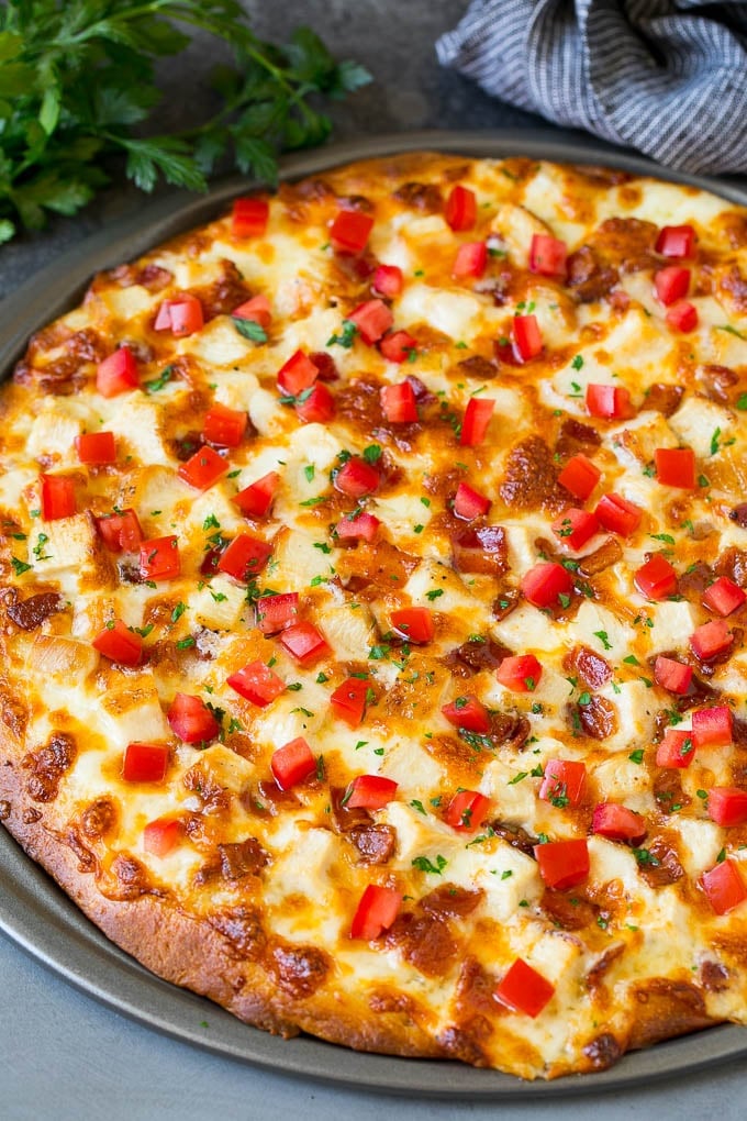 Chicken Alfredo Pizza Recipe #pizza #chicken #bacon #dinner #bajap A pizza topped with chicken, bacon, tomatoes and parsley.