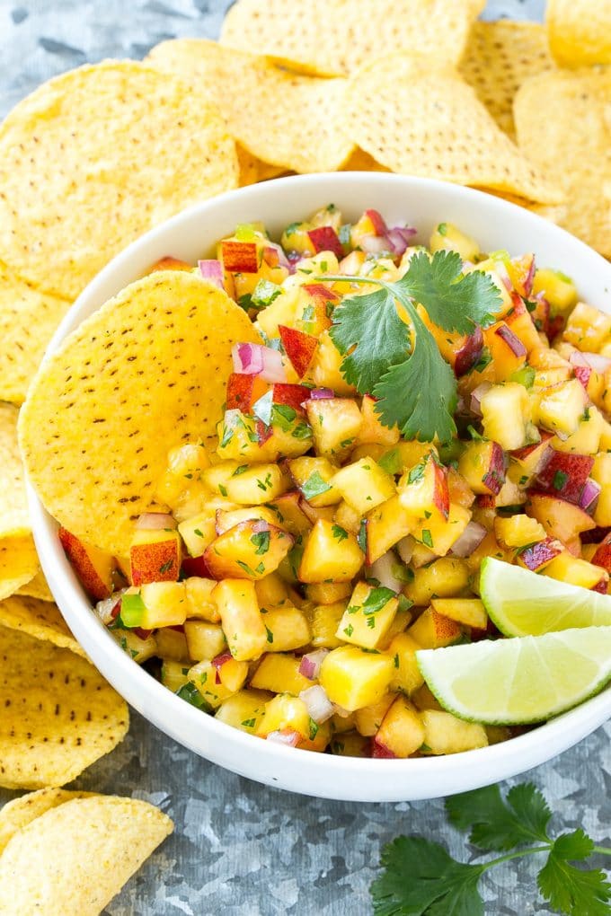 Peach Salsa | Fruit Salsa #peaches #salsa #dip #appetizer #bajap Peach salsa served with corn tortilla chips.
