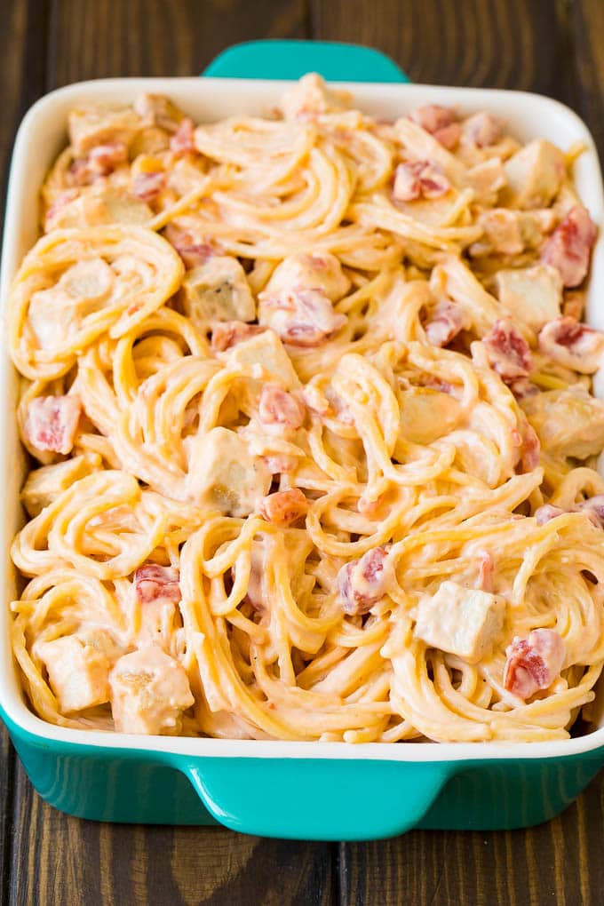 Chicken Spaghetti Recipe | Baked Spaghetti #pasta #spaghetti #chicken #cheese #casserole #dinner #bajap Cheesy spaghetti mixed with chicken and tomatoes in a baking dish.