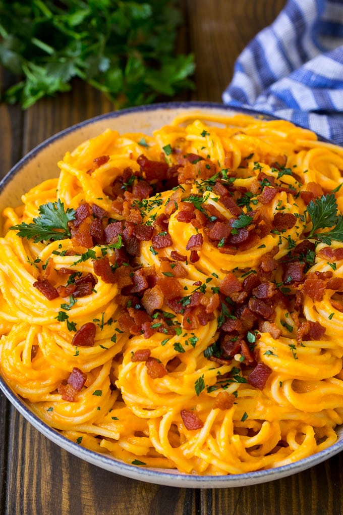 Butternut Squash Pasta Recipe #pasta #squash #bacon #fall #dinner #bajap A bowl of creamy butternut squash pasta topped with bacon.