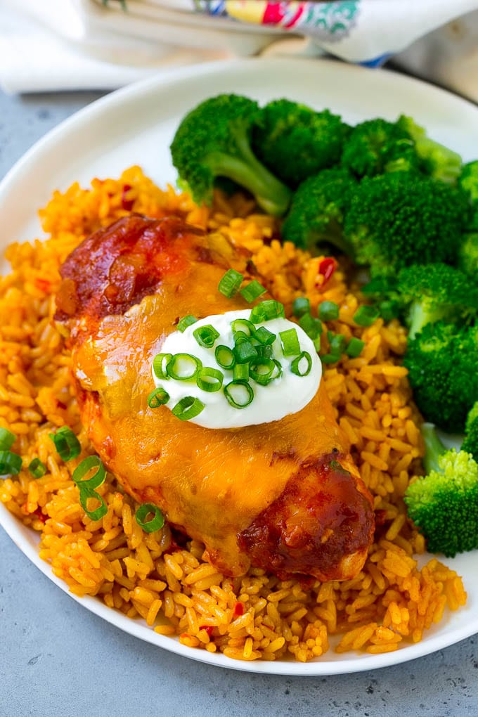 Salsa Chicken Recipe | Baked Chicken | Mexican Chicken #chicken #salsa #mexican #lowcarb #keto #glutenfree #dinner #bajap Salsa chicken served over Mexican rice with broccoli.
