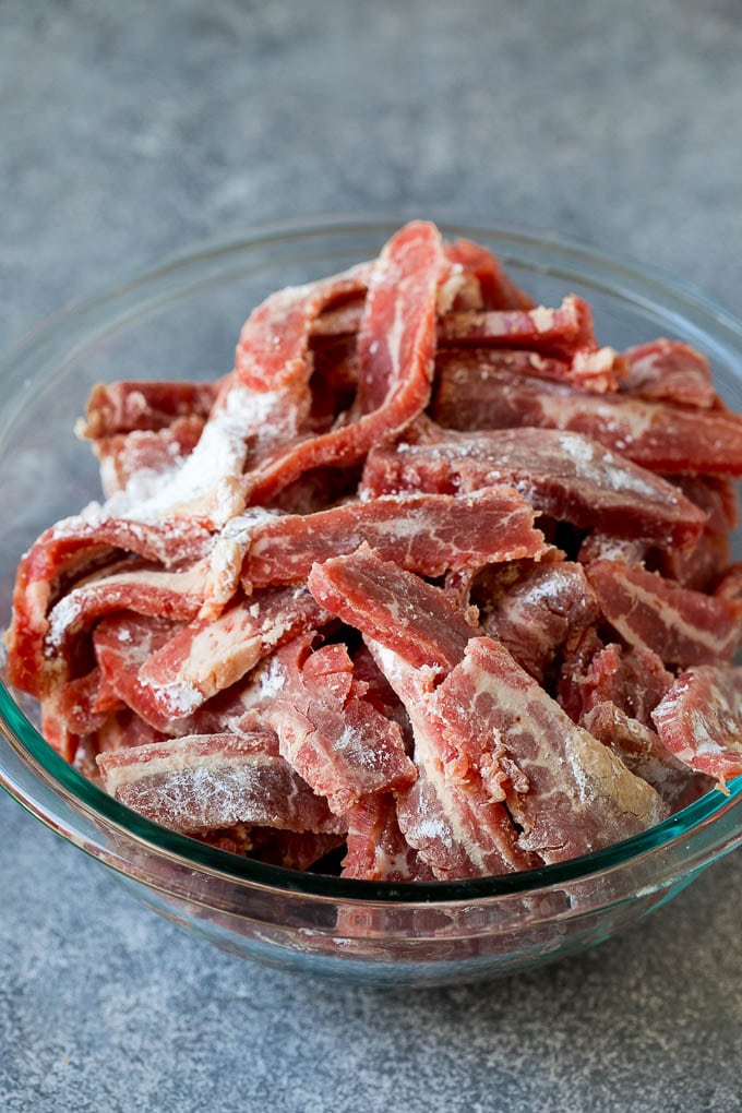 Mongolian Beef Recipe | Asian Beef Recipe | Chinese Beef | Beef Stir Fry #Chinese #Mongolian #Asian #mongolianbeef #beef #bajap #dinner Thinly sliced steak coated in cornstarch.