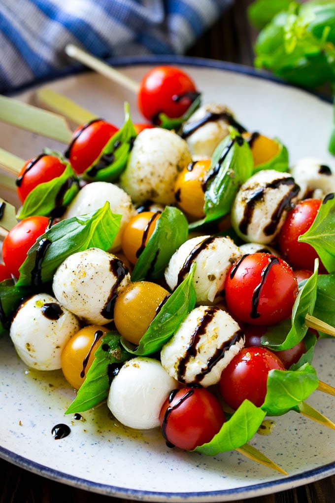 Caprese Skewers | Caprese Kabobs | Caprese Appetizer #tomato #mozzarella #basil #caprese #appetizer #bajap Caprese skewers with mozzarella, cherry tomatoes and basil with balsamic glaze.