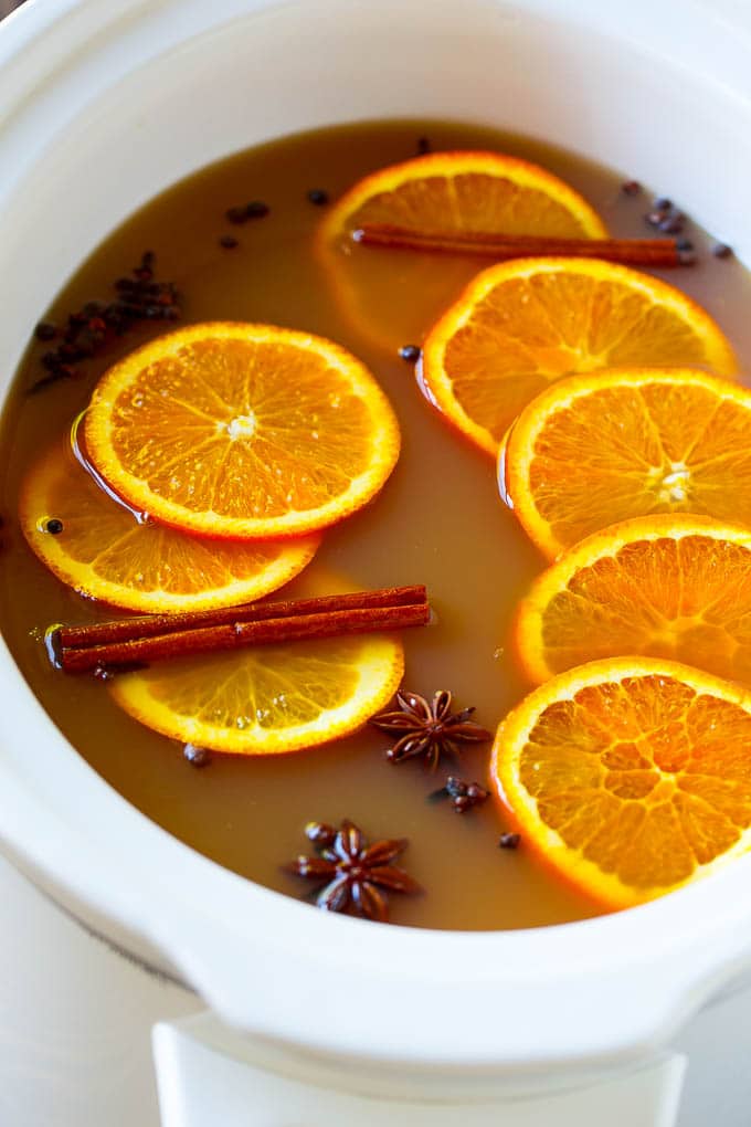 Slow Cooker Apple Cider | Mulled Apple Cider | Crockpot Apple Cider #cider #apple #applecider #drink #crockpot #slowcooker #bajap Crock pot spiced drink with orange slices and aromatic spices.