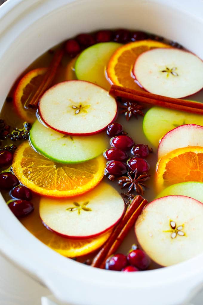 Slow Cooker Apple Cider | Mulled Apple Cider | Crockpot Apple Cider #cider #apple #applecider #drink #crockpot #slowcooker #bajap Slow cooker apple cider with oranges, apple slices, cinnamon sticks and cranberries.