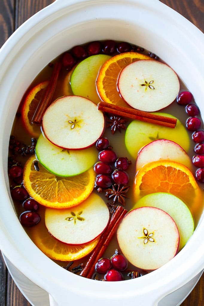 Slow Cooker Apple Cider | Mulled Apple Cider | Crockpot Apple Cider #cider #apple #applecider #drink #crockpot #slowcooker #bajap Slow cooker apple cider garnished with apple slices, oranges, cranberries, cinnamon sticks and spices.