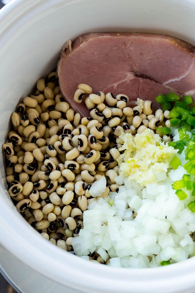 Slow Cooker Black Eyed Peas Recipe | Crock Pot Black Eyed Peas | Southern Black Eyed Peas | Black Eyed Peas with Ham | Black Eyed Peas with Sausage #blackeyedpeas #slowcooker #crockpot #sausage #newyears #dinner #bajap Ingredients for slow cooker black eyed peas with ham.