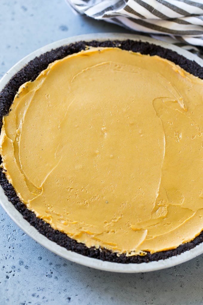 Chocolate Peanut Butter Pie Recipe | Peanut Butter Cup Pie | Peanut Butter Pie | No Bake Pie #chocolate #peanutbutter #pie #nobake #dessert #bajap Peanut butter filling inside a chocolate cookie crust.