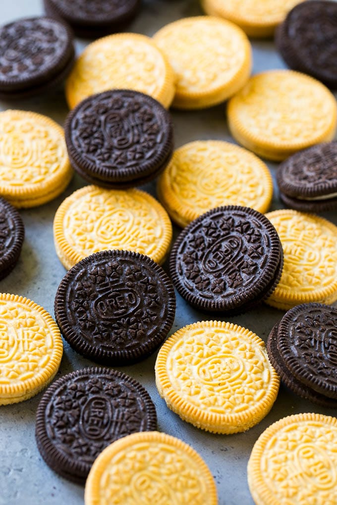 Chocolate Covered Oreos Recipe | Oreo Cookies | Chocolate Dipped Oreos #oreo #cookies #chocolate #sprinkles #dessert #bajap Chocolate and vanilla cookies.