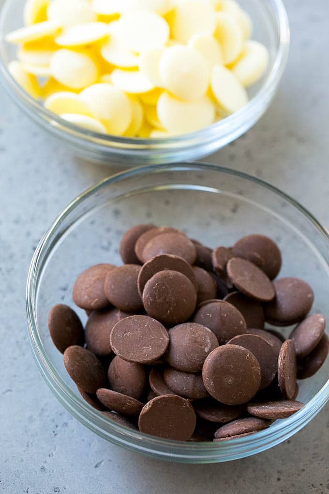 Chocolate Covered Oreos Recipe | Oreo Cookies | Chocolate Dipped Oreos #oreo #cookies #chocolate #sprinkles #dessert #bajap Dark chocolate candy melts and white chocolate candy melts in bowls.