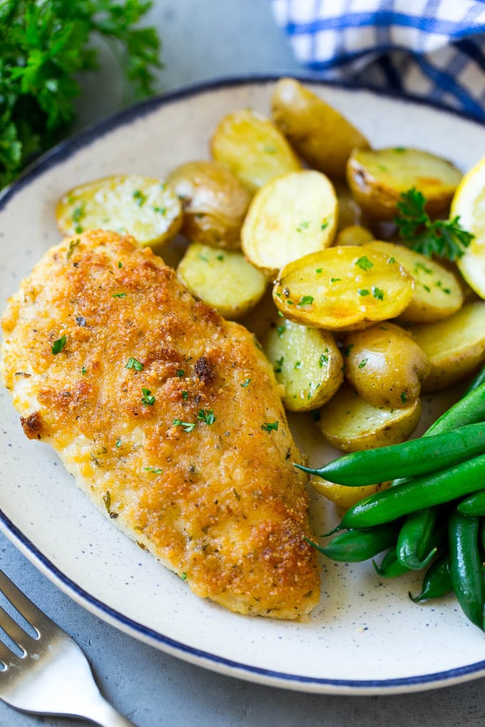 Italian Chicken Recipe | Sheet Pan Chicken | Baked Chicken #chicken #potatoes #dinner #bajap A plate of Italian chicken, roasted potatoes and green beans.
