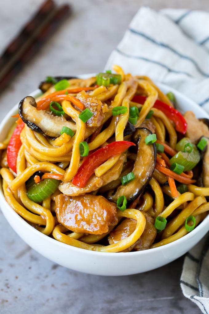 Stir Fry Noodles Recipe | Noodle Stir Fry #chicken #noodles #stirfry #mushrooms #dinner #bajap A bowl of stir fry noodles with chicken and vegetables.