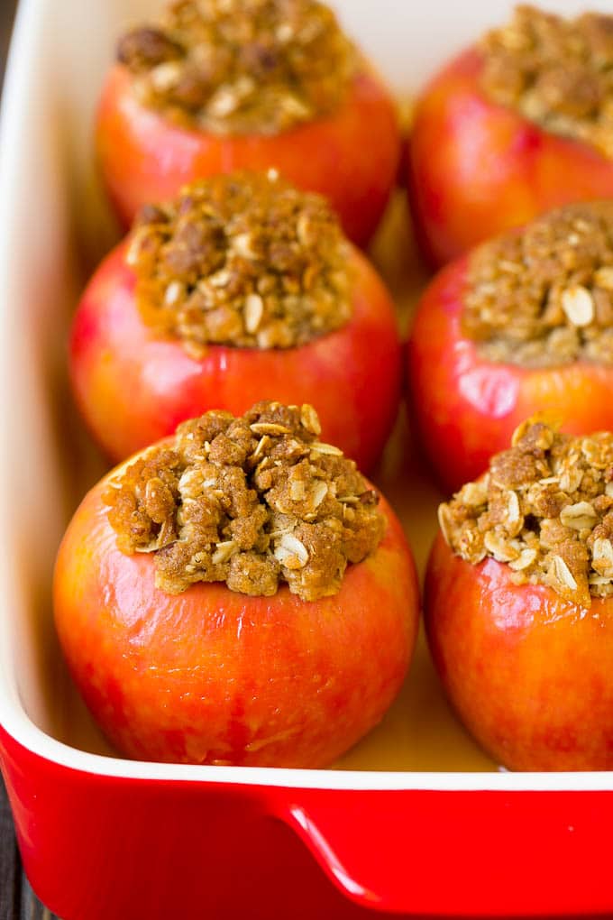 Baked Apples | Stuffed Apples #apples #fall #dessert #sweettooth #bajap Baked apples filled with oatmeal, brown sugar and walnuts.