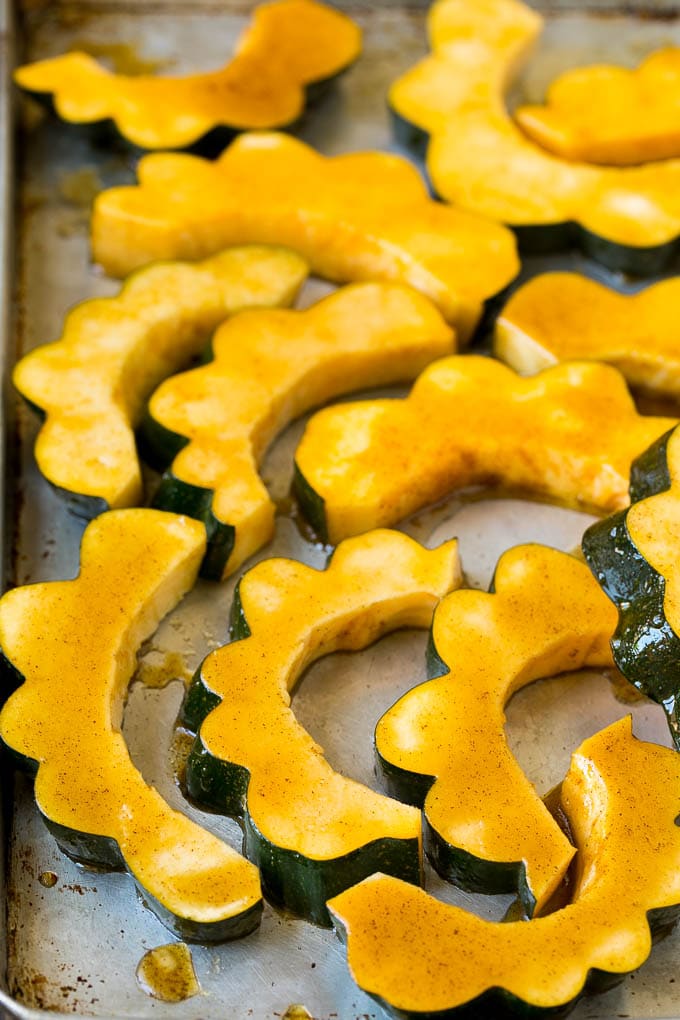 Roasted Acorn Squash | Acorn Squash Recipe #squash #winter #sidedish #dinner #bajap Acorn squash coated in a mixture of sugar, olive oil and seasonings.