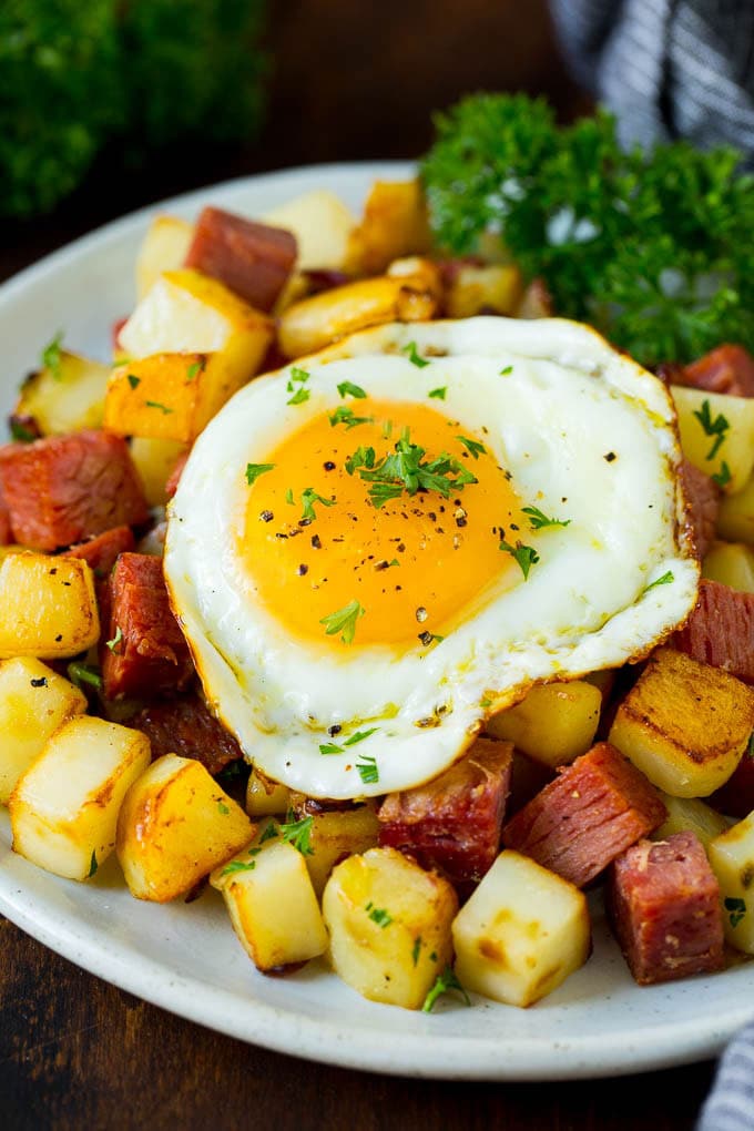 Corned Beef Hash Recipe #hash #cornedbeef #stpatricksday #breakfast #brunch #potatoes #bajap A plate of corned beef hash topped with a fried egg.