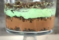 St. Patrick’s Day Bailey’s Mint Oreo Pudding Cake