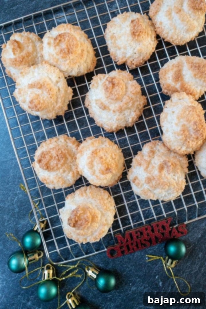 Grannies coconut "busserl" cookie