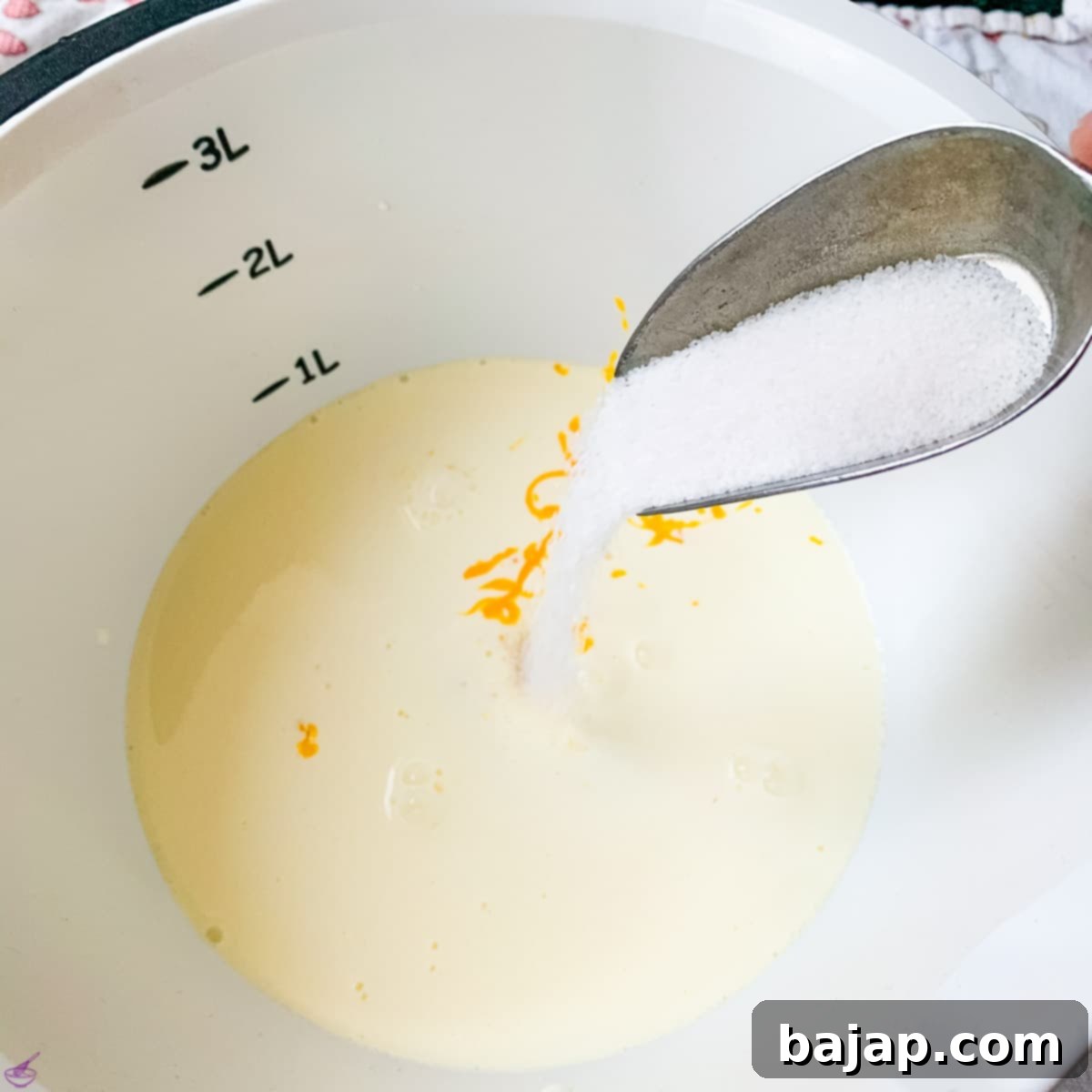 Don't forget the vanilla sugar for an aromatic boost to your advocaat mixture.