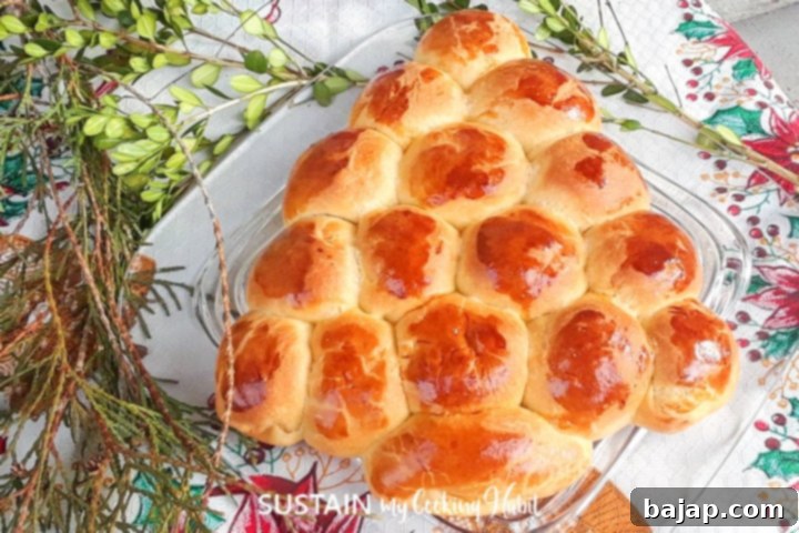 Pull-Apart Christmas Tree Homemade Bread Rolls