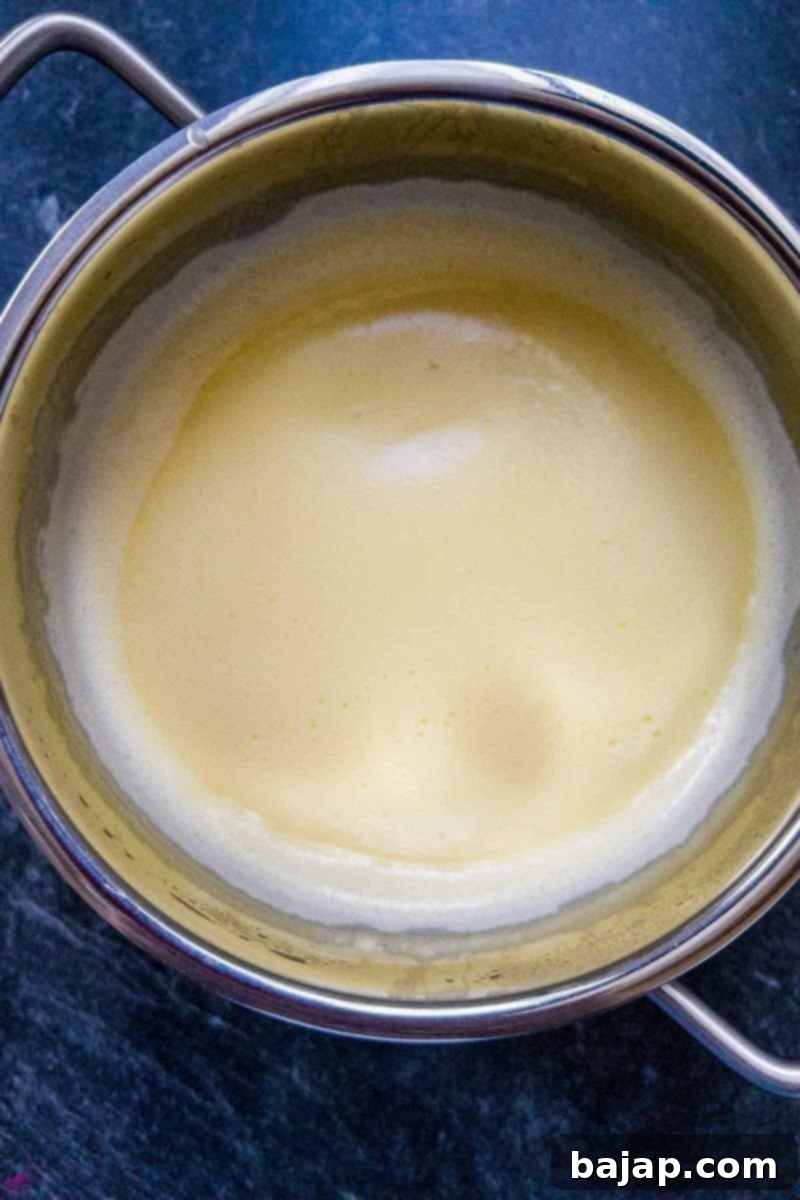 Ready to serve vanilla sauce. 