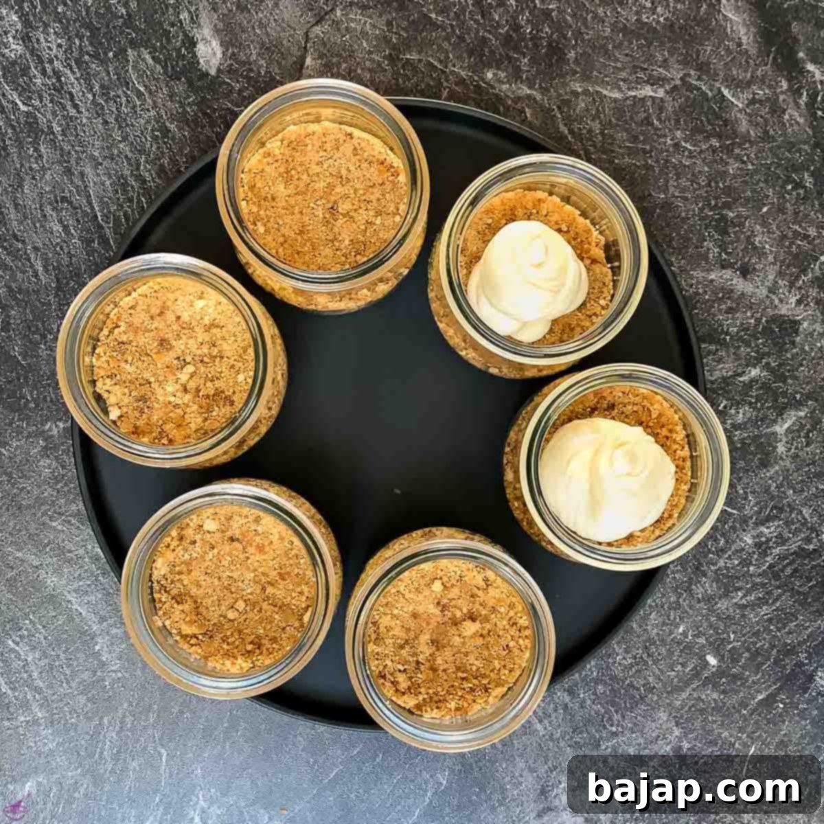 Press the graham cracker fig crumbs tightly inside the preserving jars and pipe the cream cheese mixture on top.