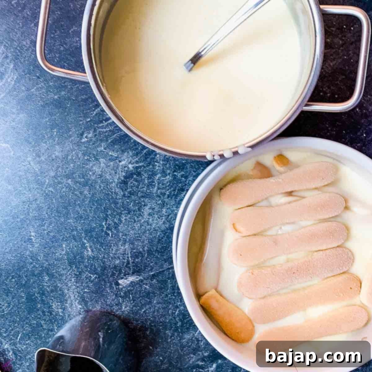 A second layer of lady fingers on top of the pudding cream.