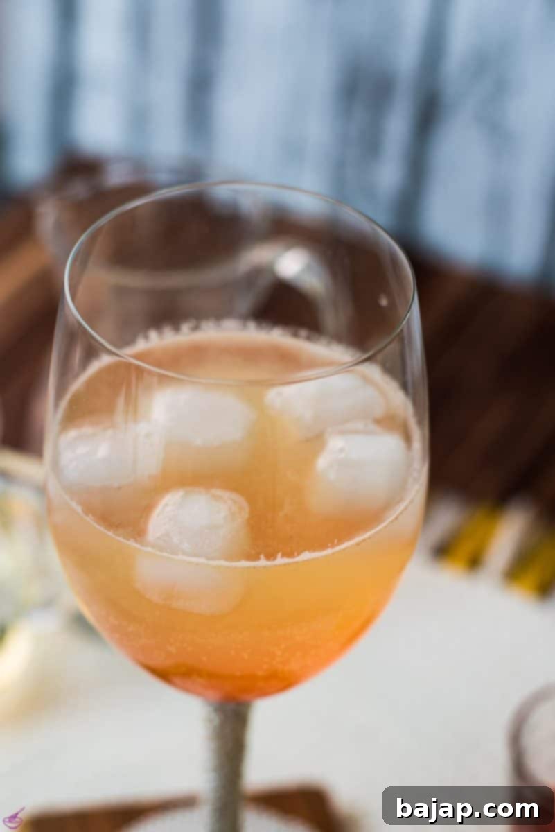 Quench your thirst this summer with a deliciously refreshing Strawberry Spritz cocktail! Follow our easy recipe and impress your guests at your next gathering.