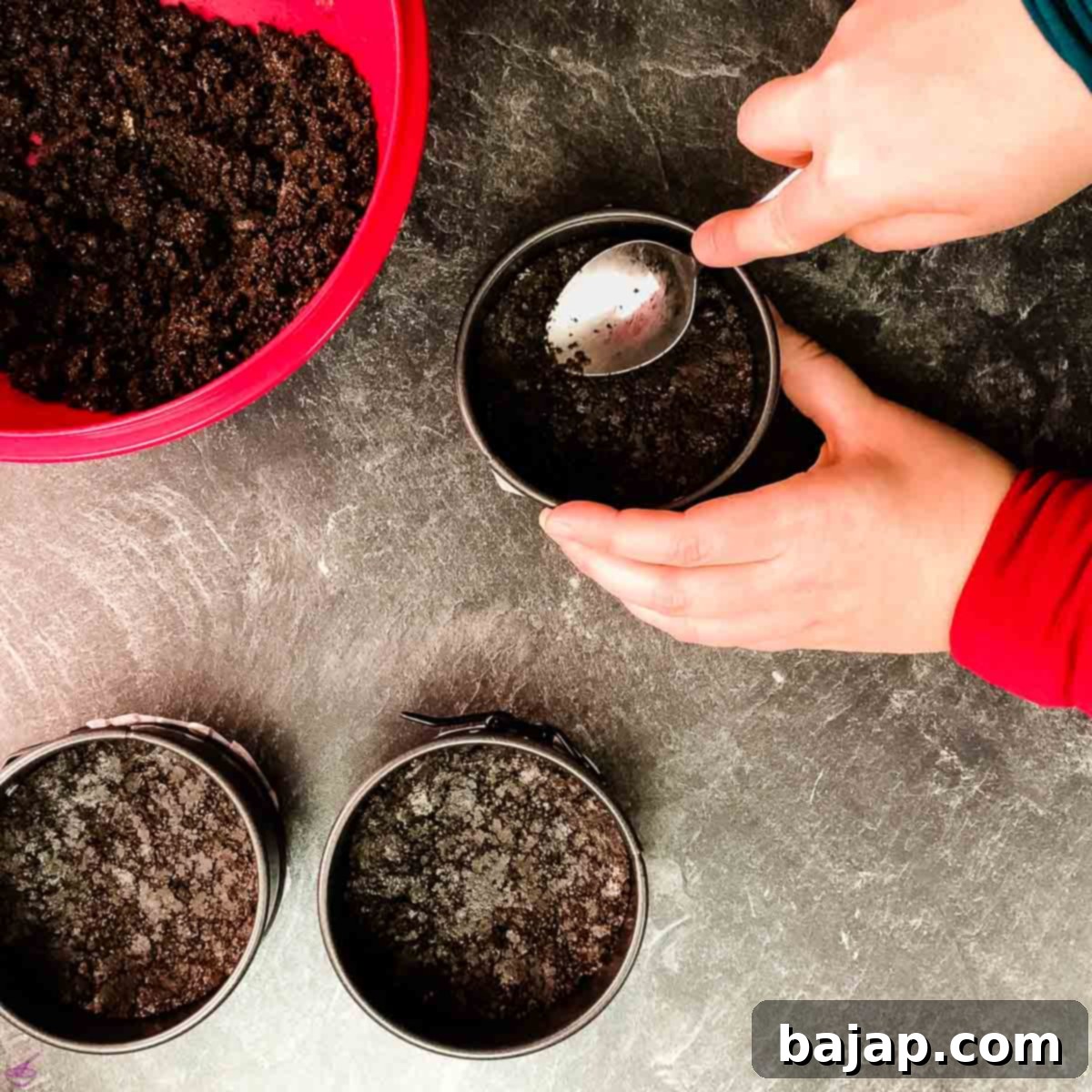 Create firm dough crusts, using the Oreo cookie crumb/butter mixture.
