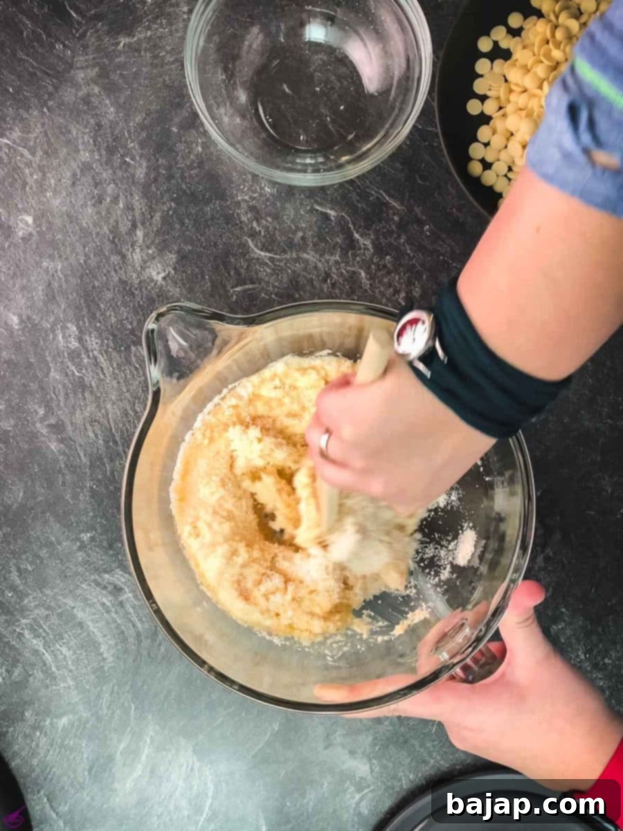 Combine the shredded coconut, eggnog, and sweetened condensed milk well.