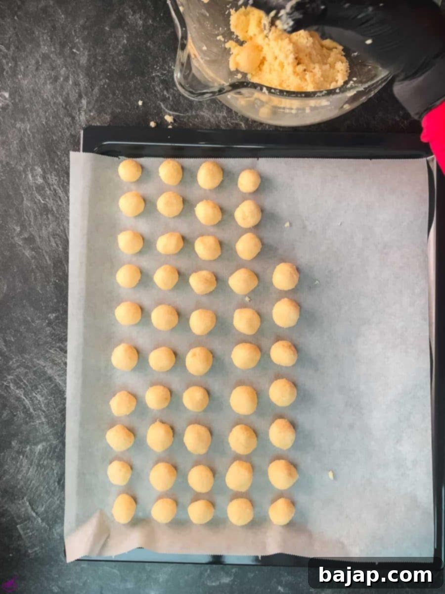 Form small balls with your hands from the already prepared mixture.