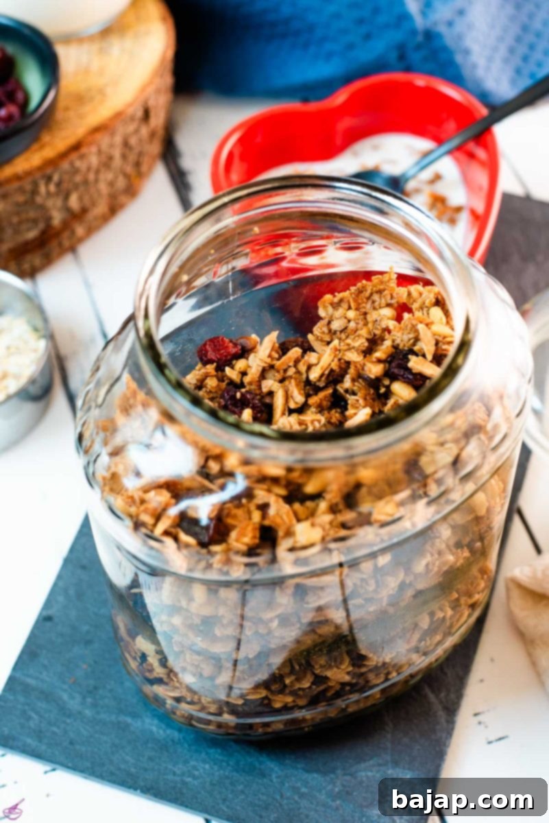 Store your homemade maple cinnamon granola in a well sealable glass jar.