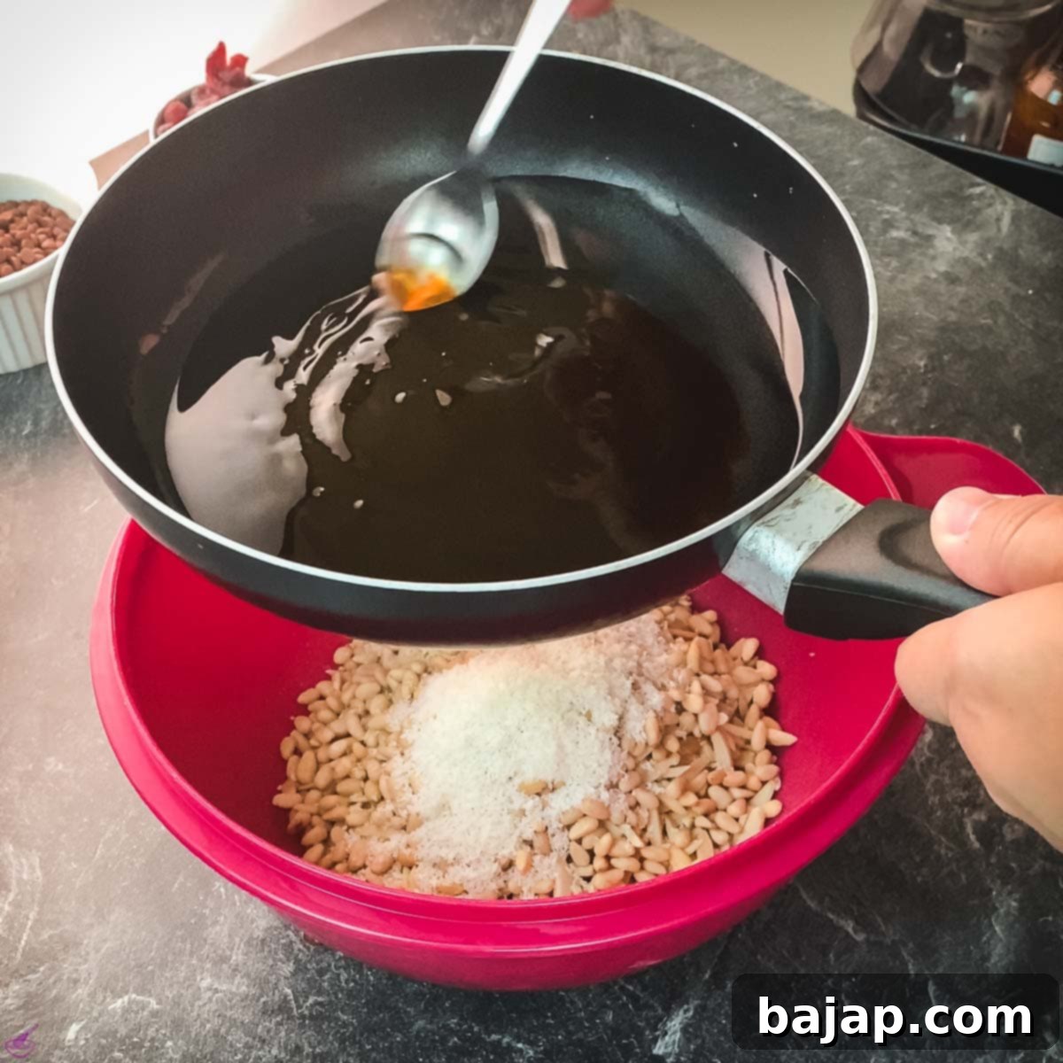 Mix the melted coconut fat and maple syrup.