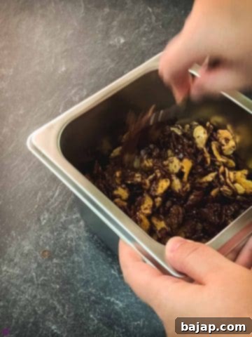 Combine chocolate, cornflakes, butter and vanilla sugar well