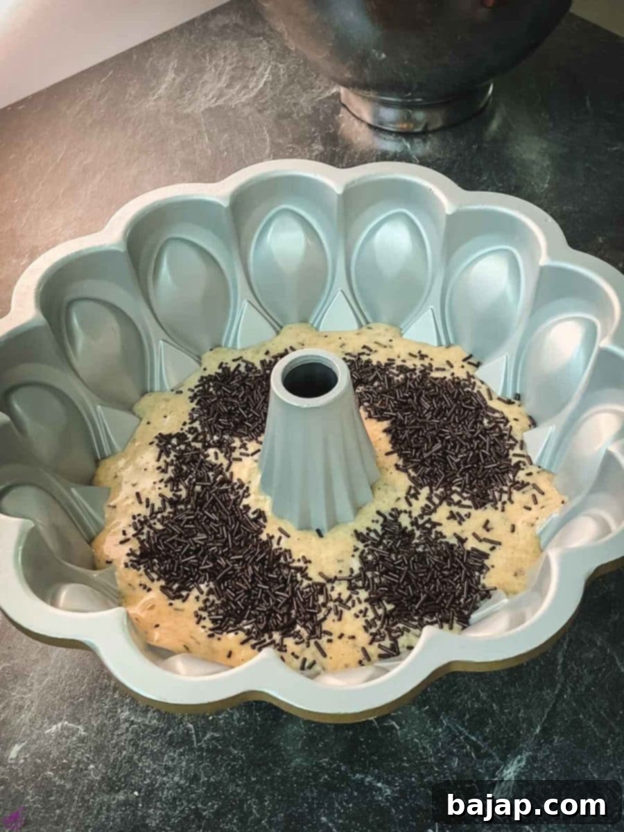 Create a layer with the remaining chocolate sprinkles.