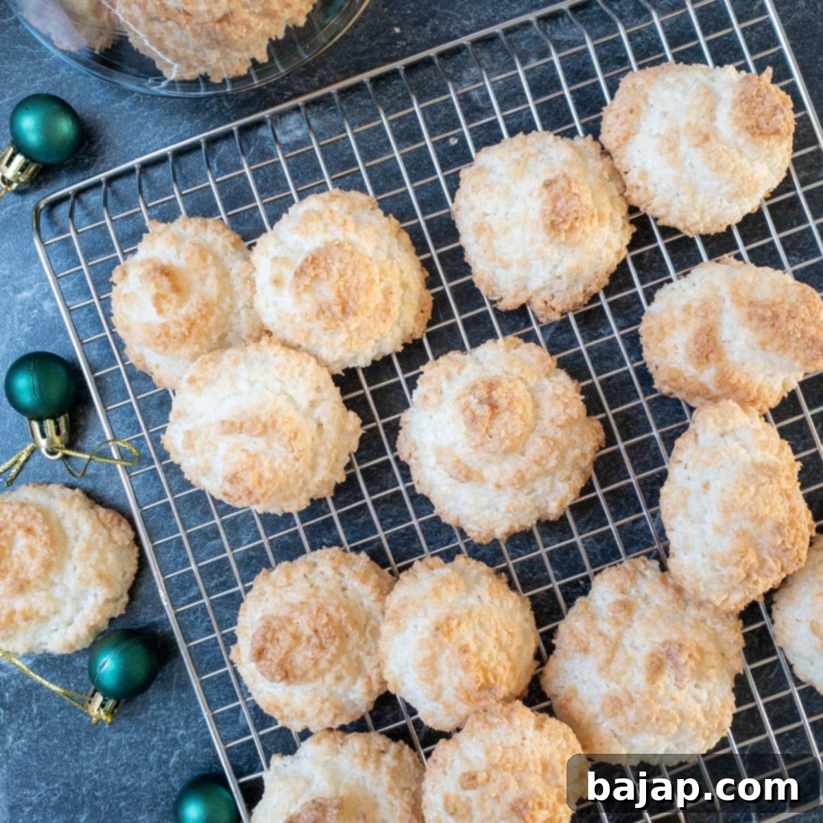 Grannies coconut "busserl" cookie