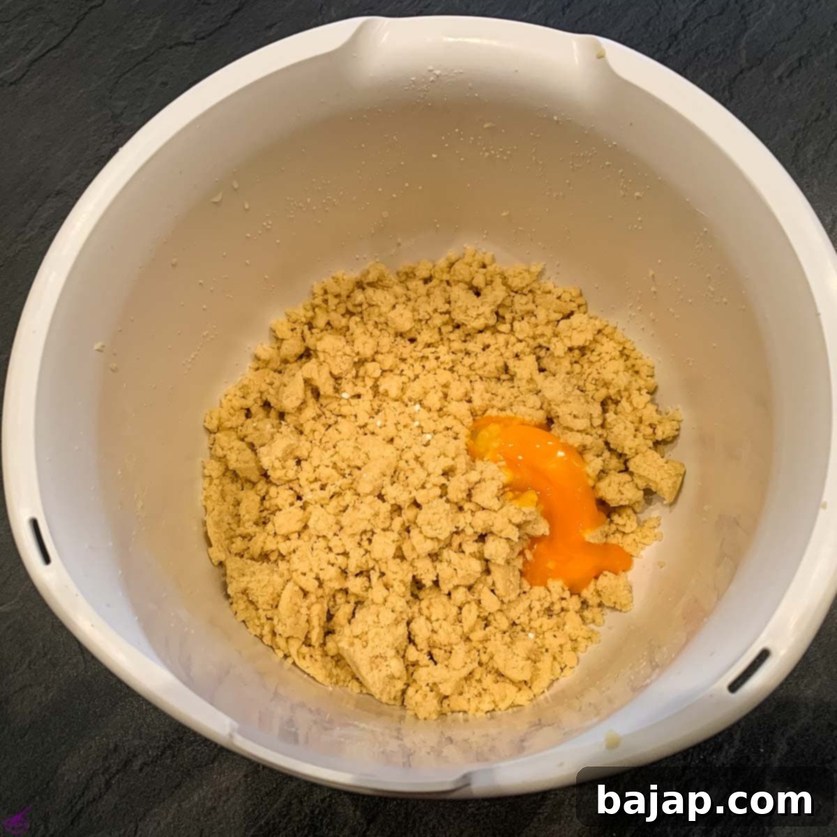 Add one egg yolk to the dough.