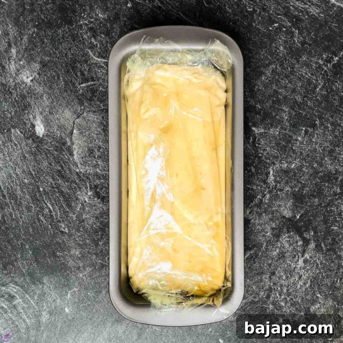 Fill the loaf pan with the parfait mixture and cover it with the remaining cling film.