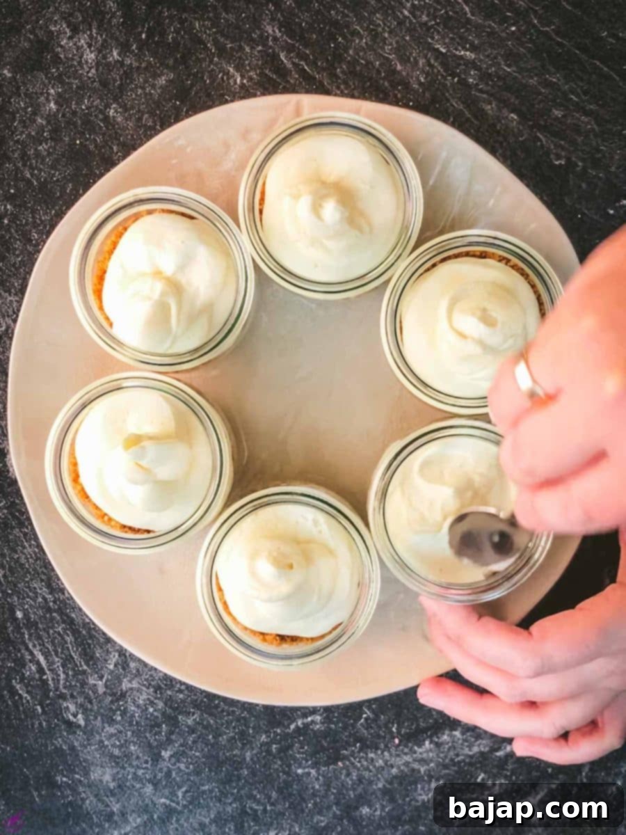 Smooth out the cream cheese, mascarpone cream.