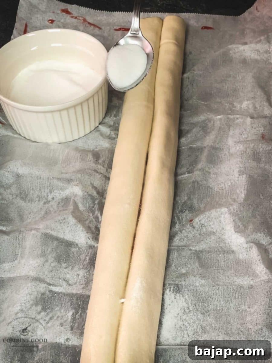 Sprinkle the puff pastry roll with a vanilla sugar / granulated sugar mix.