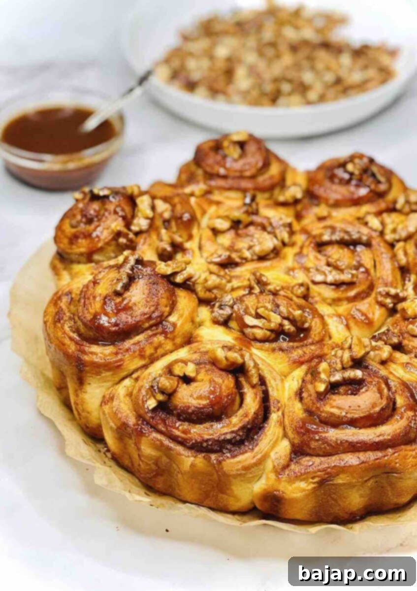 Delicious Biscoff cinnamon rolls with gooey filling and caramel glaze