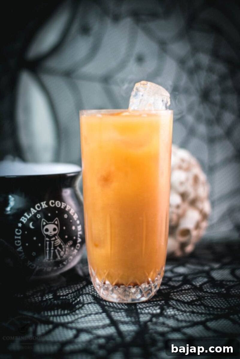 Spooky and delicious Sloe screw cocktail with Sloe gin and orange juice. Easy and delicious!