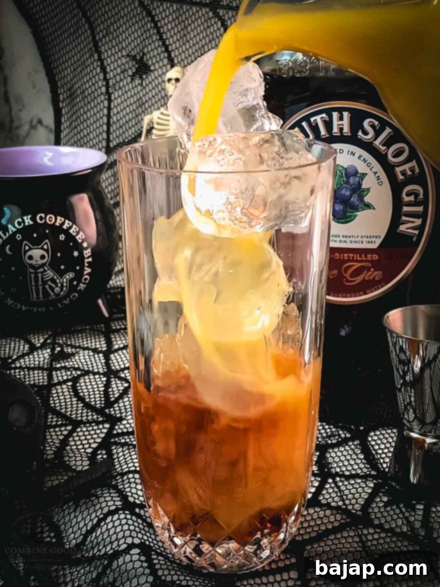 Spooky and delicious Sloe screw cocktail with Sloe gin and orange juice. Easy and delicious!