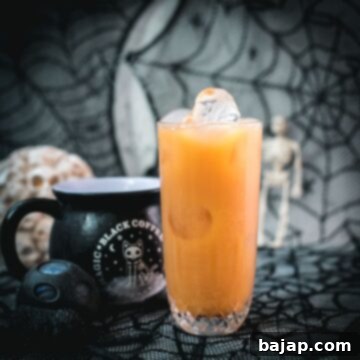 Spooky and delicious Sloe screw cocktail with Sloe gin and orange juice. Easy and delicious!
