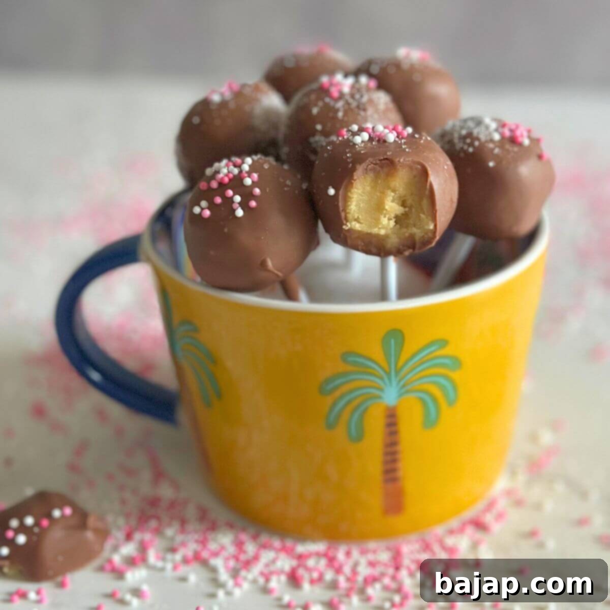 Festive pistachio cake pops, perfect for holidays and parties.