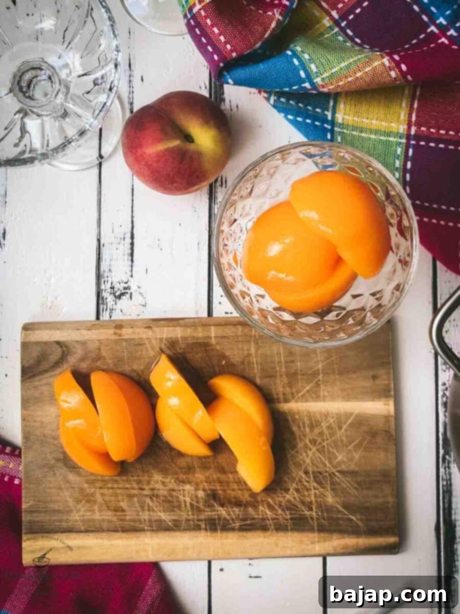 Cut the drained peaches into slices.