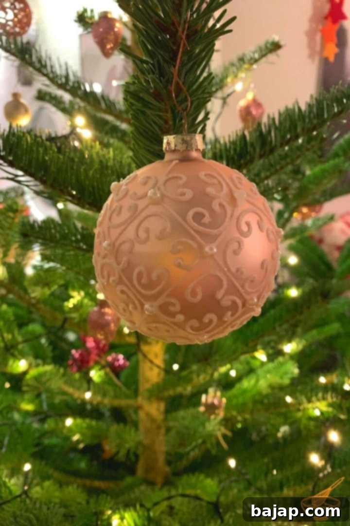 An easy step-by-step guide on HOW TO DECORATE A REAL CHRISTMAS TREE from top to bottom!