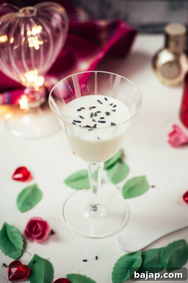 Gin Alexander: A Timeless Classic with a Modern Twist 2 Elegant Gin Alexander, garnished with lavender buds. Perfect for Valentine's Day!